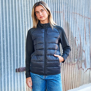 Est1991_1991-PUFF002_2025_Est1991_Female_Front_Loct.jpg